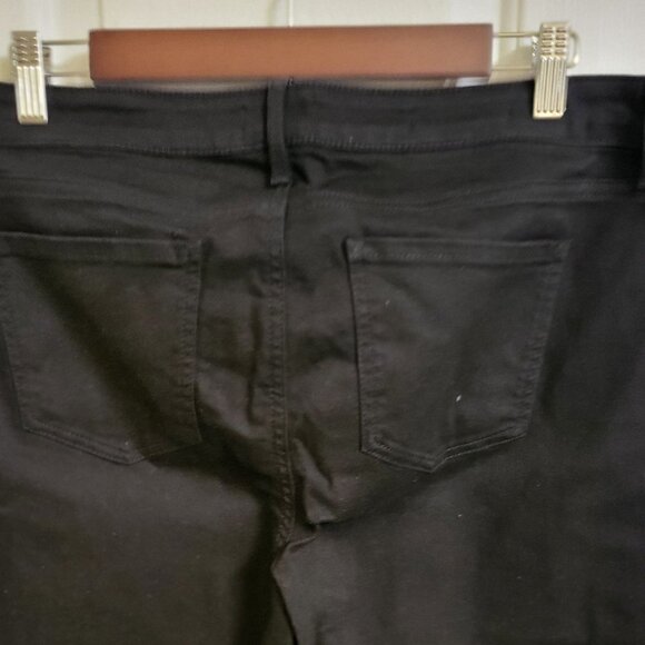 NYDJ Black Capri jeans/frayed hem Size 10 NWOT - Picture 5 of 14